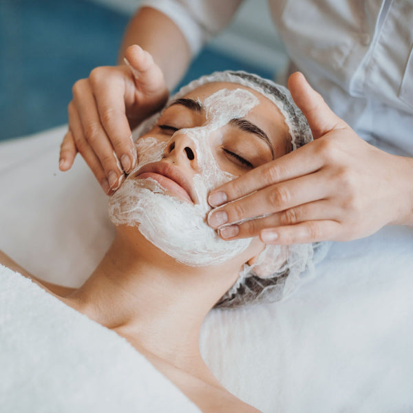 THE SPOTLIGHT FACIAL